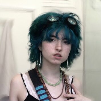 rem🐀 on Instagram: “🌀🌀🌀” Androgynous Hair, Short Grunge Hair, Dream Aesthetic, Dye Ideas, Hair Inspiration Short, Pretty Ppl, School Makeup, Shot Hair Styles, Gender Envy