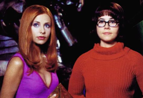 Scooby Doo 2002, Scooby Doo Memes, Nightmare Before Christmas Backpack, Velma Scooby Doo, Scooby Doo Pictures, Kissing Scene, Scooby Doo Movie, Blondie Girl, Scooby Doo Mystery Incorporated