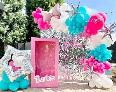 Barbie Bday, Barbie Pool Party, Barbie Malibu, Barbie Party Decorations, Barbie Theme Party, Moms 50th Birthday, Spa Birthday Parties, Pool Party Decorations, Barbie Birthday Party