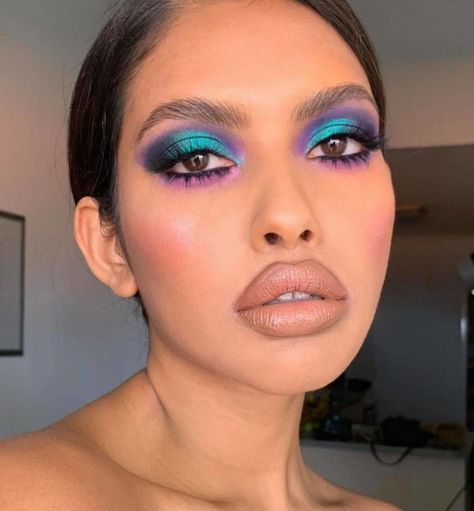 Brighten Up Your Moody Days with These Stunning Neon Makeup Looks for Winter Green And Purple Makeup, Neon Makeup Looks, Makeup Looks For Winter, Looks For Winter, Purple Eyeshadow Looks, Purple Makeup Looks, Glow Primer, Purple Eye Makeup, Neon Makeup