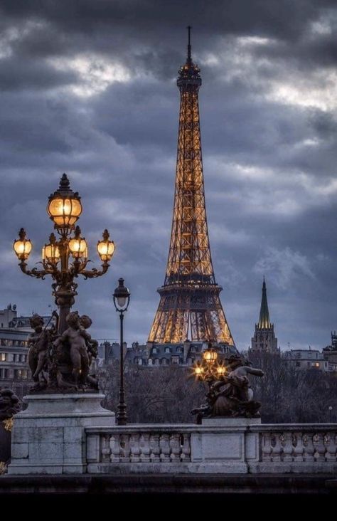 🥀 on Twitter: "grey days in paris… " Torre Eiffel Paris, Paris Dream, Paris Wallpaper, Beautiful Paris, Paris Tours, Paris Aesthetic, Paris At Night, Paris Photography, Paris Eiffel Tower