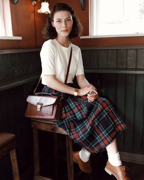 «Let's dress to impress God, not men.»                • Modesty & out… #random #Random #amreading #books #wattpad Vintage Outfits Mujer, Vintage Outfits 30s, Outfits 40s, 40s Outfits, Vintage Outfits 50s, Outfits Gorditas, Vintage Outfits 90s, Vintage Picnic, Grunge Vintage