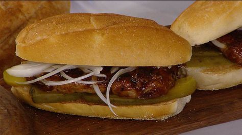 Al Roker's copycat McRib sandwich recipe lets you get your fix anytime - Better since you know its quality pork, not a mystery. Mcrib Sandwich, Rib Sandwich, Italian Deli, Deli Sandwiches, Copycat Restaurant Recipes, Burgers Sandwiches, Sandwich Recipe, Copycat Recipe, Wrap Sandwiches