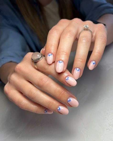 Learnah Starbuck on Instagram: "💙🤍

@the_gelbottle_inc
NU03
Bluegrass
Daisy

#nails #nailart #naildesign #summernails #springnails #pastelnails #pastel #daisy #daisies #daisynails #daisynailart #daisies #flowers #flowernails #flowernailart #florals #floralnailart #nailinspo #nailinspiration #nailartinspiration #u #as #springnailinspo #summernailinspo #inspo #inspiration #blueflorals #moroccantiles #morocco" Daisy Nails, Led Nail Lamp, Neutral Nails, Simple Nail Designs, Nail Extensions, Nail Arts, Professional Nails, Nail Kit, Flower Nails