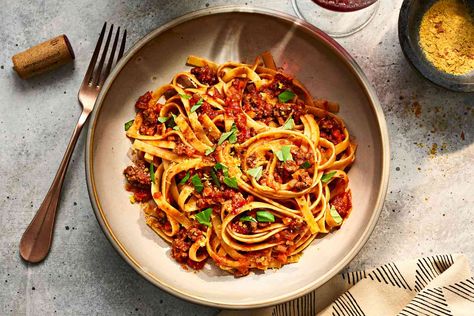 Dairy Free Bolognese, Quick Bolognese, Peanut Butter Ramen, Cherry Tomato Sauce, Bolognese Recipe, Protein Nutrition, Ras El Hanout, Bolognese Sauce, Cherry Tomato