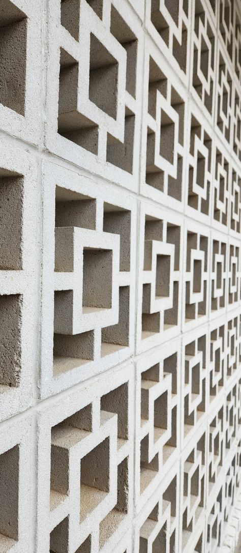 Breeze Block Wall on the front facade of a Mid-Century Modern House in Conyers, Georgia USA Mid Century Breeze Blocks, Mcm Exterior, Conyers Georgia, Roster Beton, Breeze Block Wall, Dinah Shore, Basement Studio, Mid Century Exterior, Front Facade