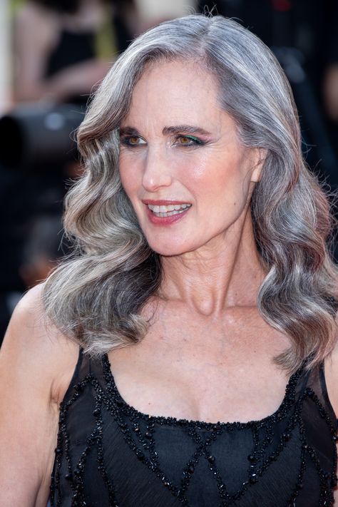 'I'm Old': Andie MacDowell Speaks Out about Her Aging Body at 65 Andie Mcdowell Grey Hair, 50 Year Old Actresses, Andie Macdowell Gray Hair, Andie Macdowell Hair, Silver Locs, Grey Hair Celebrities, Guys With Curly Hair, Andie Mcdowell, 40 Year Old Women