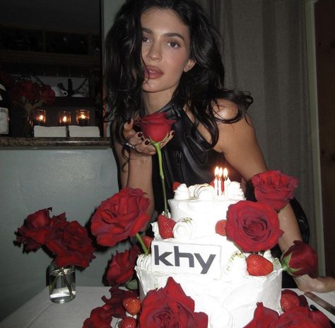 Kylie Jenner Birthday, Kylie Jenner Black, Look Kylie Jenner, Kylie J, Barbie Cake, Kylie Kristen Jenner, King Kylie, Up Costumes, Kris Jenner