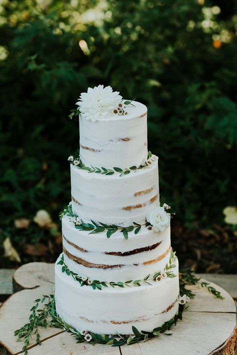 Mariage végétal et cuivré au château d'Osthoffen - FéeLicité Elegant Wedding Dress Mermaid, Wedding In Puerto Rico, Wedding Cake Prices, Three Tier Cake, Rustic Winter Wedding, Winter Wedding Cake, Wedding Sweets, Copper Wedding, Amazing Wedding Cakes