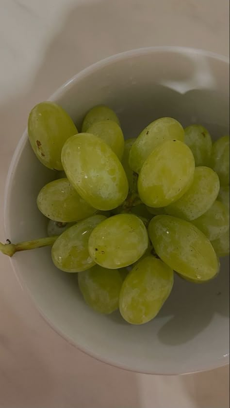 Grapes Aesthetic, Food C, Organic Diet, Healthy Food Motivation, Green Grapes, Food Snapchat, Food Obsession, Pretty Food, Food Cravings