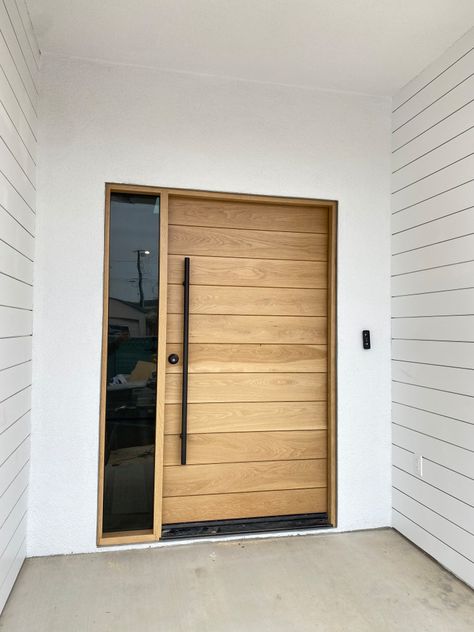 Custom Front Doors Exterior Door Single, Scandinavian Entry Door, Light Wood Front Door Modern, Modern Timber Front Door, Wood Slat Front Door, Solid Wood Exterior Door, Modern Front Door Ideas Entrance, External Doors Entrance, Scandinavian Front Door