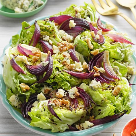 Boston Lettuce, Thanksgiving Salad Recipes, Lettuce Salad Recipes, Lettuce Recipes, Christmas Salad Recipes, Red Onion Recipes, Thanksgiving Salad, Christmas Salads, Roasted Onions