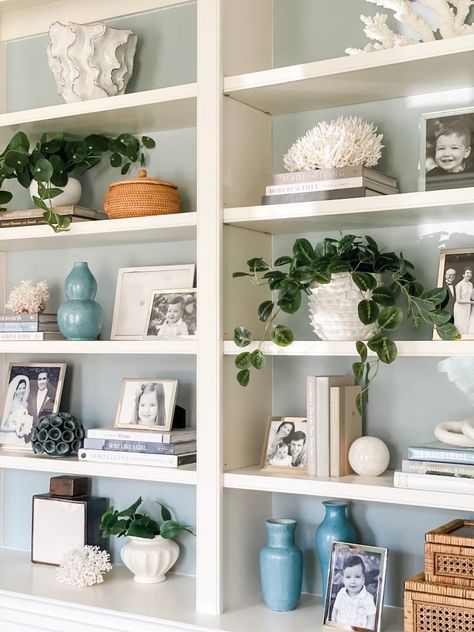 Built In Bookshelves Decor, How To Style Built In Shelves, Coastal Shelf Decor, Built In Shelf Decor, Office Bookshelf Decor, Styling Bookshelves, Bookshelves Decor, Shelf Arrangement, Built In Shelves Living Room