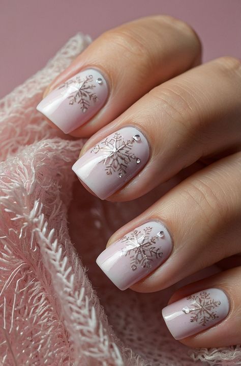 Leonardo Kino XL Nails featuring French tips with white snowfl 0 Christmas French Manicure, Short Christmas Nail Designs, Short Christmas Nails, Xl Nails, Christmas Manicure, Red Christmas Nails, Winter Manicure, Festive Nail Art, French Christmas