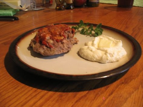 Meatloaf For One, One Person Meals, Recipe For 1, Dinner For One, Ground Meat Recipes, Turkey Meatloaf, Easy Meatloaf, Cooking For One, Meatloaf Recipes