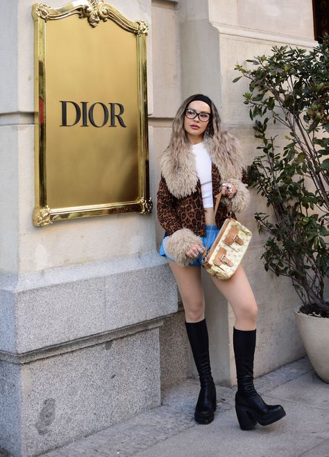 #eyeglasses #officcesiren #libbrarianglasses #vintageeyeglasses #leopardprintcoat #leopardprintedcoat #headband #fashiontrends2024 #streetstyle2024 #Milanfashionweekmens Leopard Prints, Leopard Print Coat, Vintage Eyeglasses, Eye Glasses, Milan Fashion Week, Leopard Print, Right Now, Dior, On Instagram