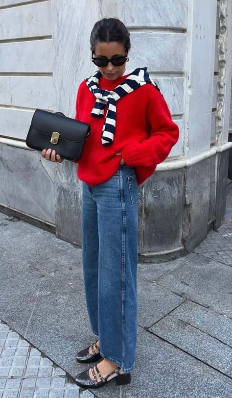 Finally , We Found The Jeans Outfits French Women Always Wear - CLOSS FASHION Paris Fall Outfits, Vinter Mode Outfits, Ballet Flats Outfit, Outfit Elegantes, Jumper Outfit, Skandinavian Fashion, Flats Outfit, Europe Outfits, Mode Casual