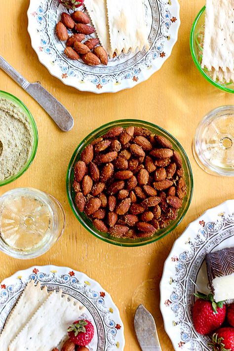 Smokehouse Almonds Recipe, Almonds Recipe, Healthy Homemade Snacks, Diy Food Gifts, Yummy Healthy Snacks, Nut Recipes, Paleo Snacks, Homemade Snacks, Roasted Almonds