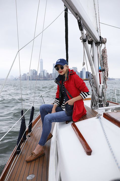 Throwing it back to this fun sailing trip on Notepad No. 59 // A casual weekend outfit on Atlantic-Pacific Whale Watching Outfit, Party Outfit Night, Hats Outfit, 90s Fashion Outfits Hip Hop, Parisienne Style, Blair Eadie, Nautical Outfits, Casual Weekend Outfit, Preppy Women