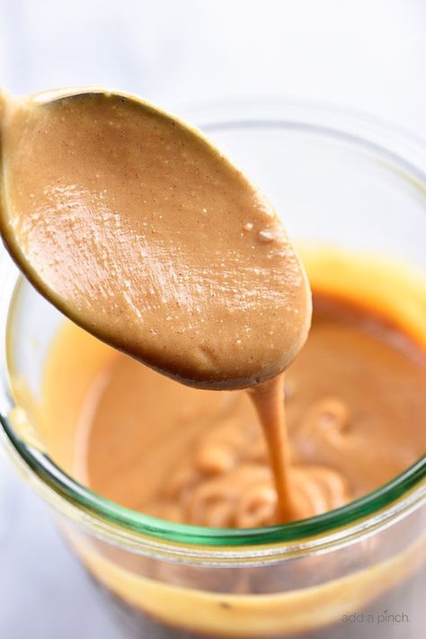 Easy Peanut Sauce, Peanut Sauce Recipe, Thai Peanut Sauce, Satay Sauce, Garlic And Ginger, Peanut Butter Sauce, Peanut Noodles, Poke Bowl, Peanut Sauce