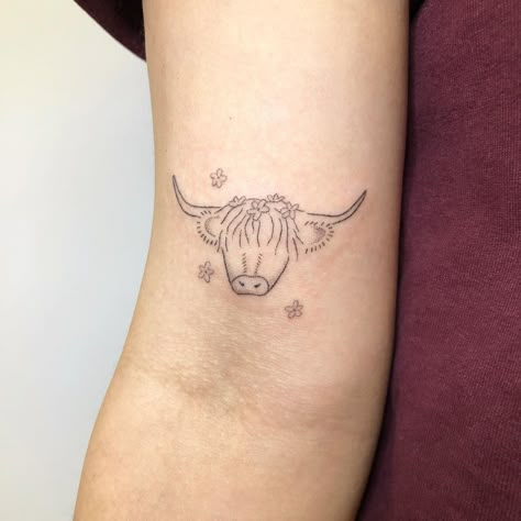 Tiny Highland Cow Tattoo, Cow Moon Tattoo, Tiny Cow Tattoo Minimalist, Best Friend Cow Tattoos, Small Highland Cow Tattoo, Small Cow Tattoo Ideas, Scottish Cow Tattoo, Highland Cow Tattoo Ideas, Minimalist Cow Tattoo