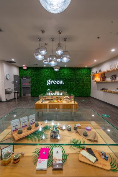 Dispensary Design, Dispensary Display Ideas, Dispensary Interior Design, Dispensary Store Design, Herbal Dispensary, High End Dispensary, Retail Display Cases, Decoration Vitrine, Lounge Club