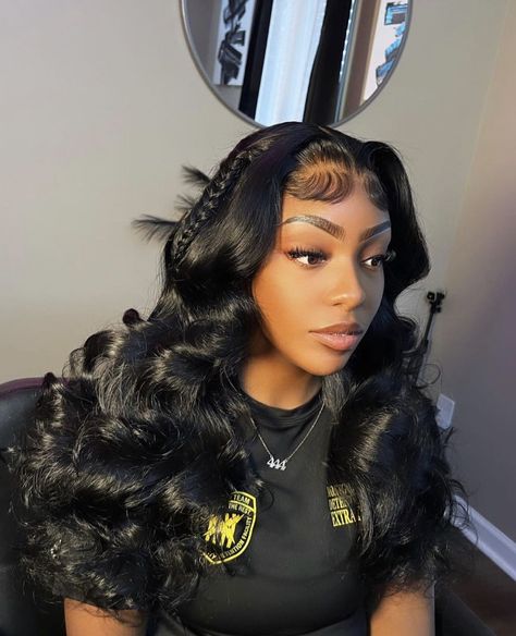 Middle Part Styles Black Women, Medium Length Wig Styles, Lace Front Wigs For Black Women Curls, No Part Wig Install, 22 Inch Frontal Wig, Curled Wig Black Women, Middle Part Hairstyles Curly Hair, Closure Wig Hairstyles, Middle Part Curls