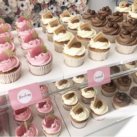 Beth's Bakes Newport Cake Stall, Cupcake Shop, Bakery Display, Floral Cupcakes, Cupcake Shops, Cafe Aesthetic, Spring Craft, Cupcake Display, Cupcake Designs