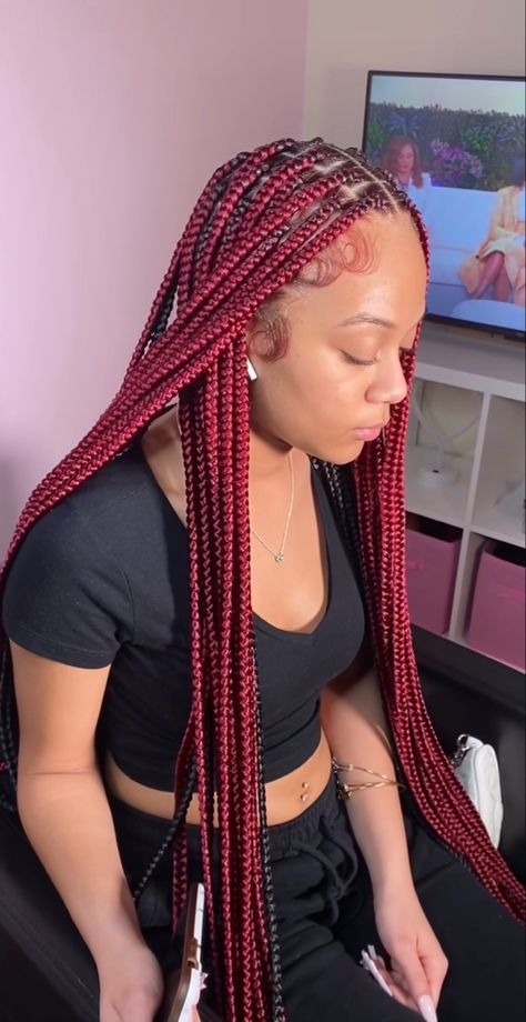 Burgundy Medium Knotless Braids, Red Medium Knotless Braids, Maroon Box Braids, Maroon Braids For Black Women, Maroon Knotless Braids, Maroon Braids, Knotless Braids Red, Ruby Red Hair Color, Ruby Red Hair