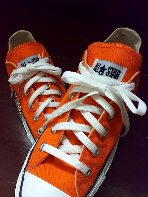 Orange Convers chuck taylors All star- have these! :D Orange Converse Aesthetic, Star Pumpkin, Orange Converse, Hipster Shoes, Nike Air Max Thea, All Stars Converse, Best Classic Cars, Orange Shoes, Orange Aesthetic