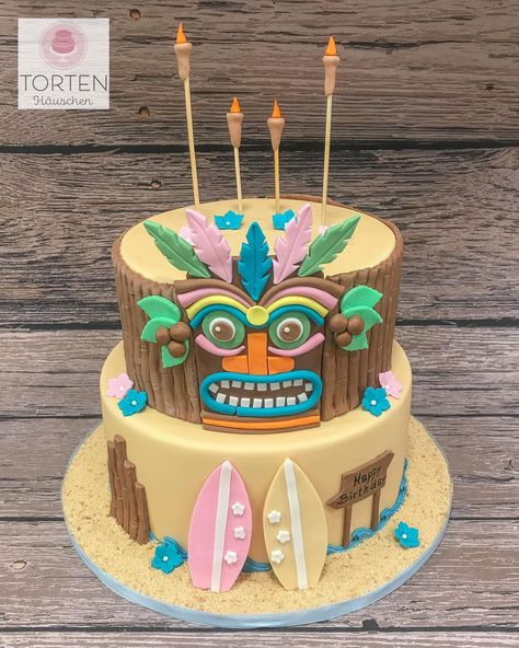 Hawaii Torte Tiki Cakes Birthday, Luau Cakes For Adults, Hawaii Themed Cake, Luau Cake Ideas For Kids, Tiki Cake Ideas, Luau Theme Cake, Luau Cake Ideas, Hawaii Birthday Cake, Hawaiian Themed Cake