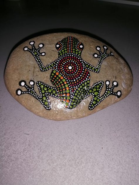 Stone Drawing, Frog Rock, Painted Ideas, Garden Rocks, Aboriginal Dot Art, Paint Rocks, Mosaic Art Projects, Christmas Tree Art