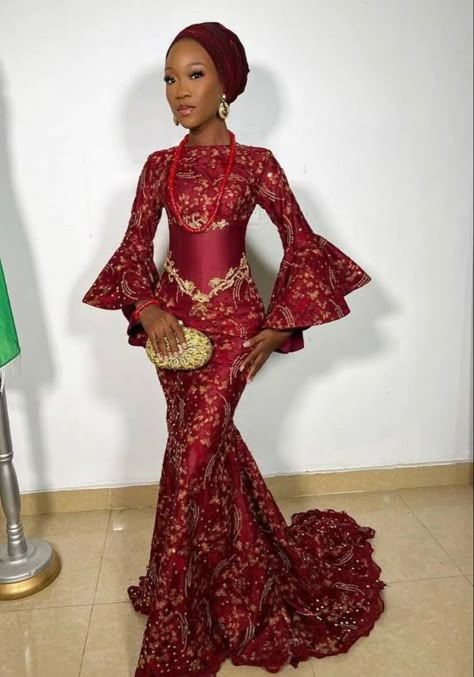 Dinner Gowns Classy Style, Dinner Gowns Classy, Eid Poses, Nigerian Bridesmaid Dresses, Afro Clothes, Bazin Styles, Model Wax, African Party Dresses, Dresses With Long Sleeves