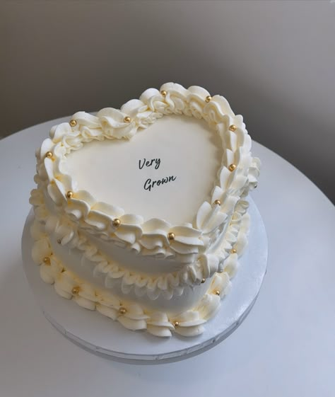 😍🥰 Anniversary Theme Cake, White Wedding Theme, Creative Cake Decorating, Cake Inspo, Cake Decor, Anniversary Cake, Creative Cakes, Themed Cakes, Wedding Theme