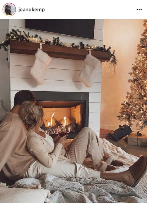 Christmas Morning Couple Pictures, Fireplace Photoshoot, Indoor Christmas Photos, Christmas Lifestyle, Christmas Announcement, Christmas Couple Photos, Christmas Couple Pictures, Christmas Pic, Christmas Family Photoshoot