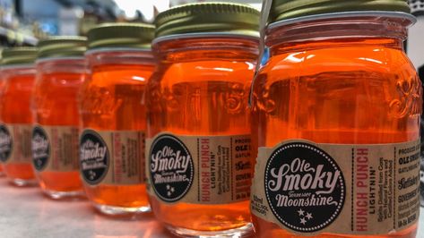 12 Best Ole Smoky Moonshine Cocktails to Drink - MyBartender Ole Smokey Moonshine Recipes, Ole Smokey Moonshine Recipes Cocktails, Old Smokey Moonshine Recipes, Ole Smoky Moonshine Recipes, Watermelon Moonshine Recipe, Watermelon Mixed Drinks, Peach Moonshine, Flannel Party, Moonshine Whiskey