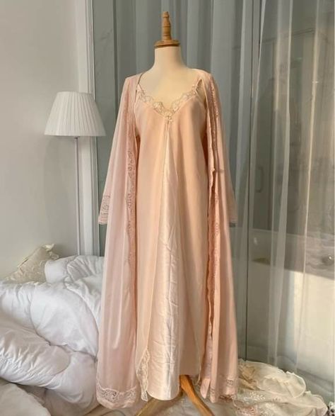 Royal Pajamas Aesthetic, Sleep Gown Aesthetic, Medieval Nightgown Princesses, Bridgerton Pajamas, Royal Nightgown Princesses, Fantasy Pajamas, Royal Pajamas, Royal Nightgown, Medieval Nightgown