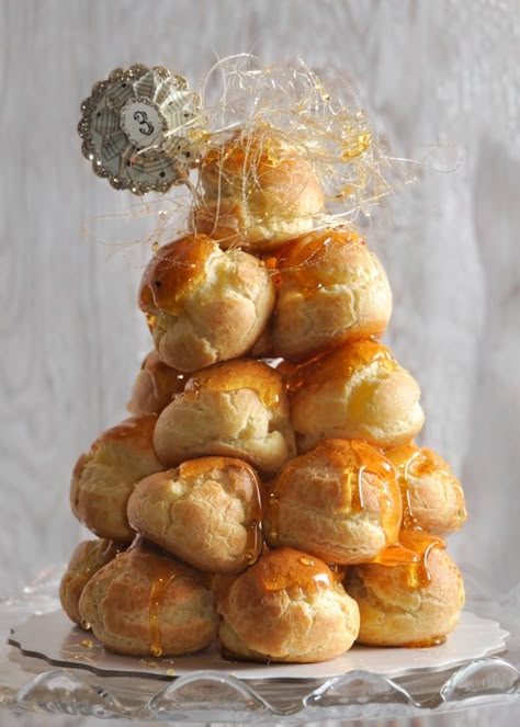 Cream Puff Tower, Profiterole Tower, Holiday Cake Designs, Cake Designs For Girl, Profiterole, Puff Pastries, Christmas Dinner Menu, Chocolate Chip Cookie Cake, Cream Puff