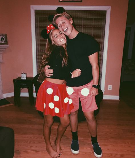 Couple Halloween Costumes Relationship Goals, Tom Und Jerry, Halloween Coustumes, Couples Halloween Outfits, Cute Couple Halloween Costumes, Halloween Costumes For Teens, People Fall In Love, Photo Poses For Couples, Best Photo Poses