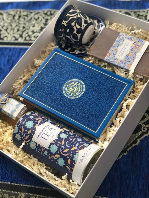 Umrah Gift Basket, Hajj Gifts Ideas, Eid Presents Gift Ideas, Nikkah Gift Ideas, Eid Hampers Ideas, Eid Gifts For Him, Ramadan Boxes, Ramadhan Gift, Ramadhan Hampers