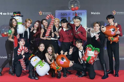 Itzy And Stray Kids, Itzy And Skz, Superm Baekhyun, Jyp Artists, Kai Superm, Skz And Itzy, Seo Ji Hoon, Yeji And Ryujin, Skz Photos