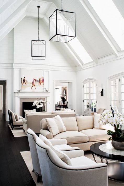 White upholstery with black nailhead trim, white tall ceilings in a double height living space. Love the large scale lanterns. Design by Sharon Mimran. Formal Lounge, Raked Ceiling, Kitchen Ceiling, Beautiful Rooms, Vaulted Ceilings, Family Room Design, Livingroom Layout, Classic Decor, Cathedral Ceiling