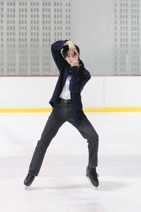 #ENHYPEN #sunghoon #kpop #iceskating Enhypen Members Park Sunghoon, Ice Skater, Ice Rink, Ice King, Park Sunghoon, Enhypen Sunghoon, The Boy Is Mine, Foto Ideas Instagram, Sung Hoon