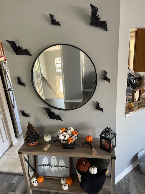 Fall House Decorations, Halloween Entryway Decor, Halloween Entry Table, Front Entry Tables, Halloween Frog, Halloween Entryway, Holiday Hacks, Fall House, Entryway Decor Ideas