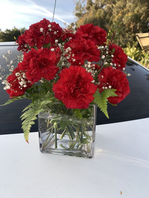 Red And White Carnation Centerpieces, Carnation Flower Centerpieces, Simple Carnation Centerpieces, Carnation Flower Wedding Decor, Red Carnation Arrangement, Red And White Flower Arrangements Simple, Red Flower Centerpieces Simple, Red Floral Centerpieces For Party, Red Flower Centerpieces For Party