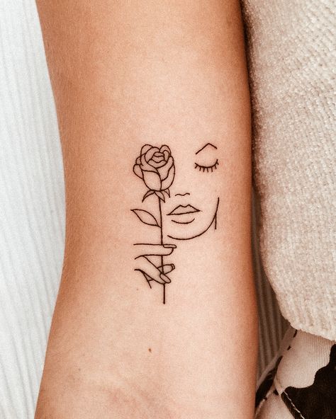 Fine line face Fine Line Tattoo Woman Face, Line Art Faces Tattoo, Fine Line Face Tattoo, Fine Line Tattoo Face And Flower, One Line Two Faces Tattoo, Small Face Tattoos, Line Face, Tattoo Snake, Face Tattoos For Women