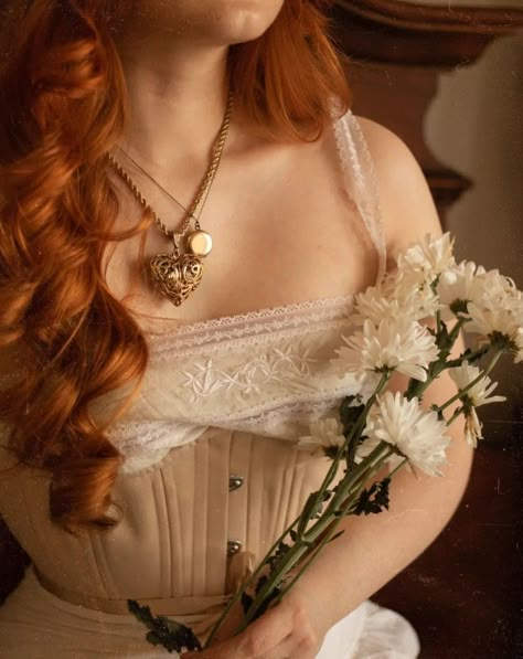 Chica Cool, Romantic Academia, Ginger Girls, Long Red Hair, Princess Aesthetic, Long Red, Ginger Hair, Dragon Age, Book Aesthetic