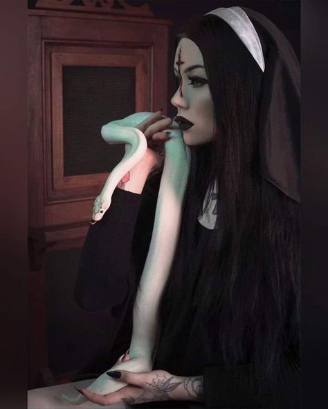 Goth Nun, Nun Aesthetic, Bad Nun, Goth Castle, Evil Nun, Women In Horror, Yeti Bigfoot, Nun Costume, Witches Of East End