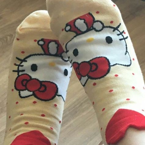 Hello Kitty Socks, Chicas Punk Rock, Sanrio Clothes, Hello Kitt, Kitty Clothes, Charmmy Kitty, Hello Kitty Clothes, Hello Kitty Aesthetic, Hello Kitty Accessories