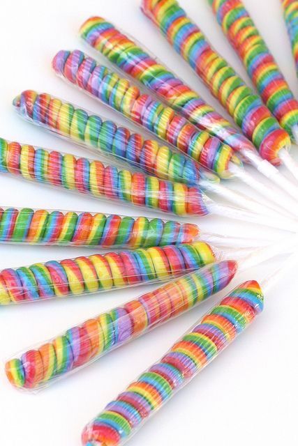 Rainbow Favors, Rainbow Party Favors, Rainbow Themed Birthday Party, Rainbow Lollipops, Rainbow Party Decorations, Hippie Birthday, Rainbow Theme Party, Nana Birthday, Rainbow Parties